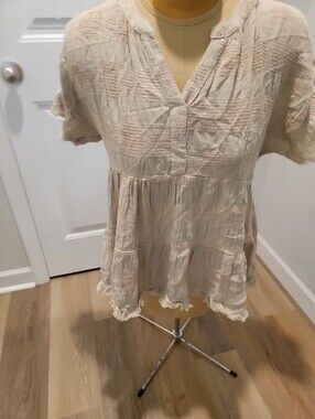 Umgee Size XL Cream Colored V-Neck Short Sleeve Baby Doll Gauzy Material NWT